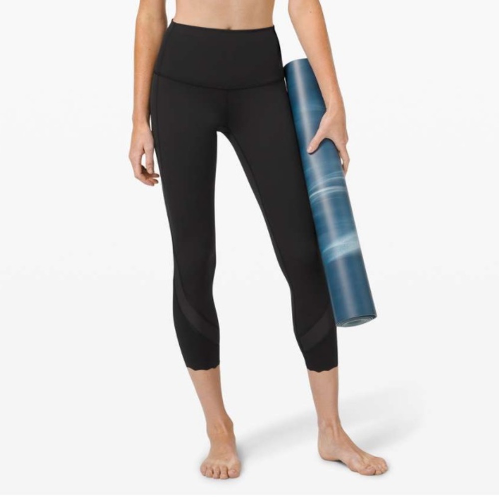 Lululemon Wunder Under Scalloped Hem High-Rise Crop 23" Luxtreme in Black Sz 8